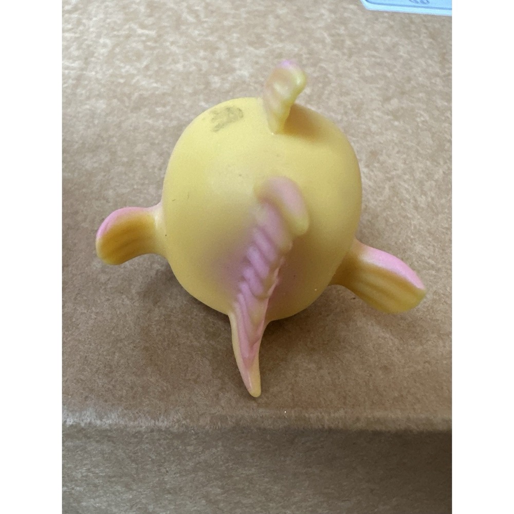 Littlest Pet Shop Fish Yellow And Pink With Blue Green Eyes - Picture 9 of 16